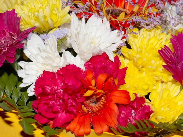 Tatil süsü için buketteki güzel çiçekler.