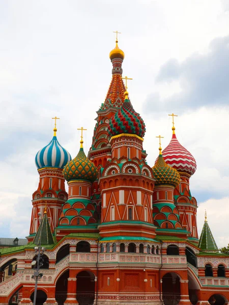 St. Kubbeleri Moskova Kızıl Meydanı 'ndaki Basil Katedrali Rusya
