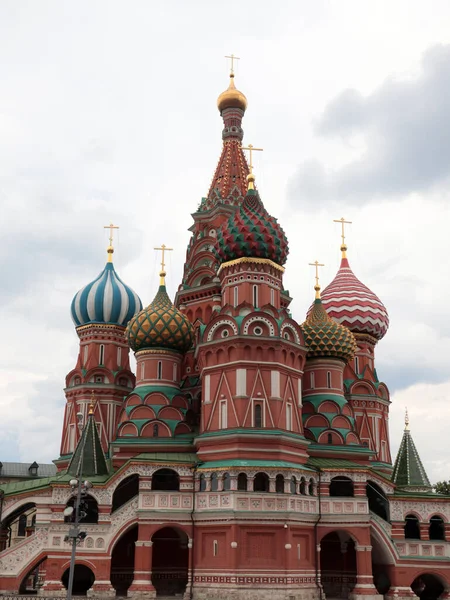 St. Kubbeleri Moskova Kızıl Meydanı 'ndaki Basil Katedrali Rusya