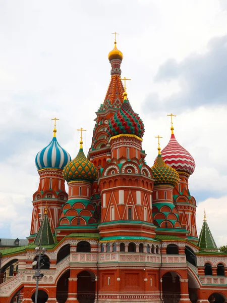 St. Kubbeleri Moskova Kızıl Meydanı 'ndaki Basil Katedrali Rusya