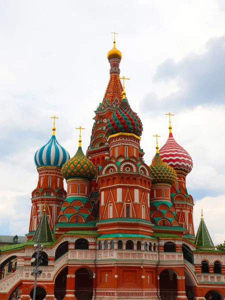 St. Kubbeleri Moskova Kızıl Meydanı 'ndaki Basil Katedrali Rusya