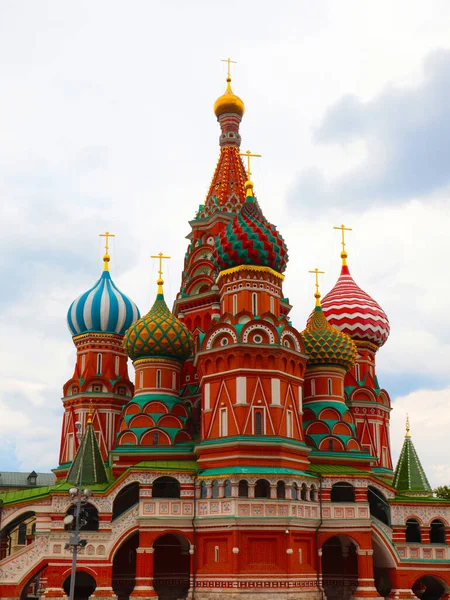 St. Kubbeleri Moskova Kızıl Meydanı 'ndaki Basil Katedrali Rusya