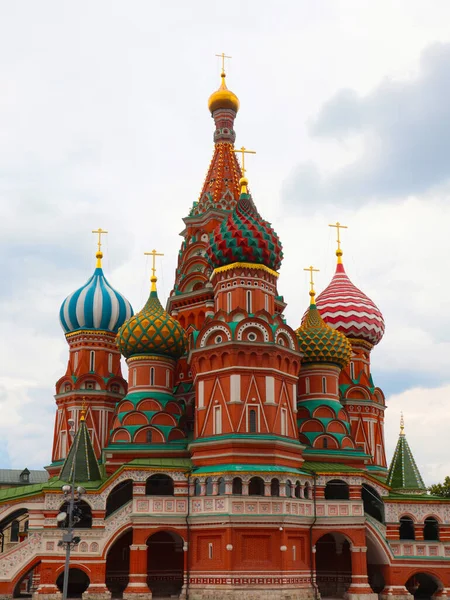 St. Kubbeleri Moskova Kızıl Meydanı 'ndaki Basil Katedrali Rusya