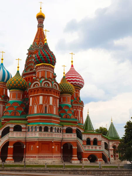 St. Kubbeleri Moskova Kızıl Meydanı 'ndaki Basil Katedrali Rusya