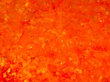 volkanın yüzeyi ve ateş püsküren lavlar.