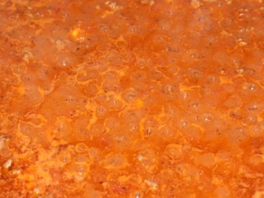 volkanın yüzeyi ve ateş püsküren lavlar.