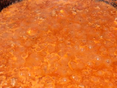 volkanın yüzeyi ve ateş püsküren lavlar.