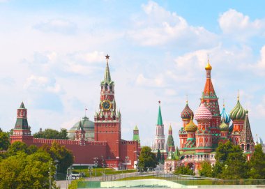 Moskova Kremlin 'in Moskova Nehri' nin setinden görünüşü