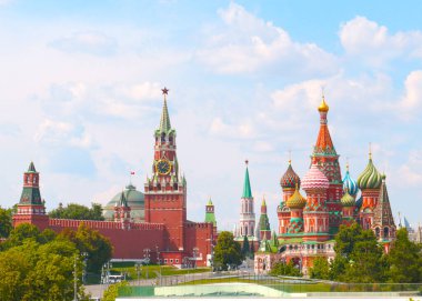 Moskova Kremlin 'in Moskova Nehri' nin setinden görünüşü
