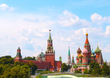 Moskova Kremlin 'in Moskova Nehri' nin setinden görünüşü