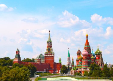 Moskova Kremlin 'in Moskova Nehri' nin setinden görünüşü