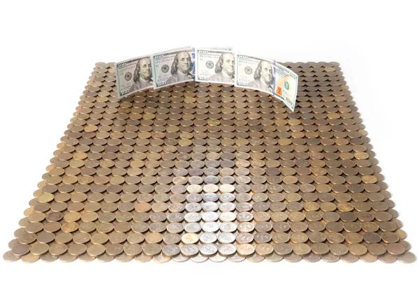 Kağıt Banknotlar Amerikan Dolarları Rus Rublesi Gibi Metal Paraların Üzerinde — Stok fotoğraf