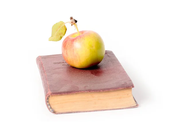 Σελίδες Από Ένα Παλιό Βιβλίο Και Ένα Ώριμο Μήλο — Φωτογραφία Αρχείου