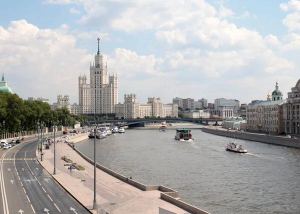 Mehrfamilienwohnhochhaus Ufer Des Flusses Kotelnitscheskaja Moskau Russland — Stockfoto