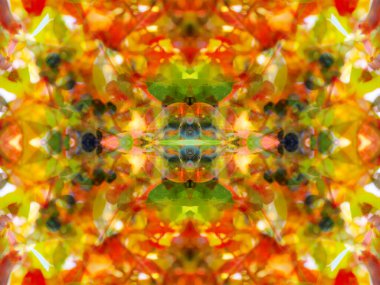 Aynalı kaleydoskopta süslü simetrik desenler