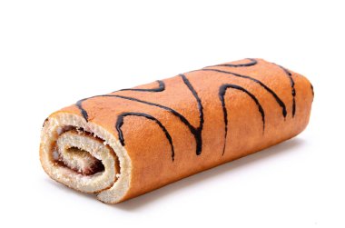 Beyaz arkaplanda yumuşak gölgeli kek rulosu