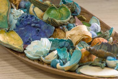 Aromatik kurutulmuş meyve çiçekleri ve yaprakları