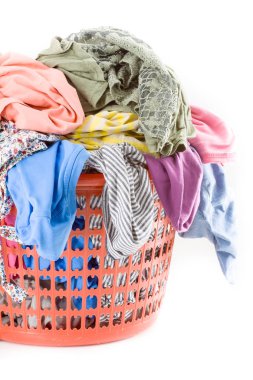 giysileri ile plastik sepet