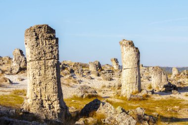 Kireçtaşı bileşimli doğal kaya oluşumları