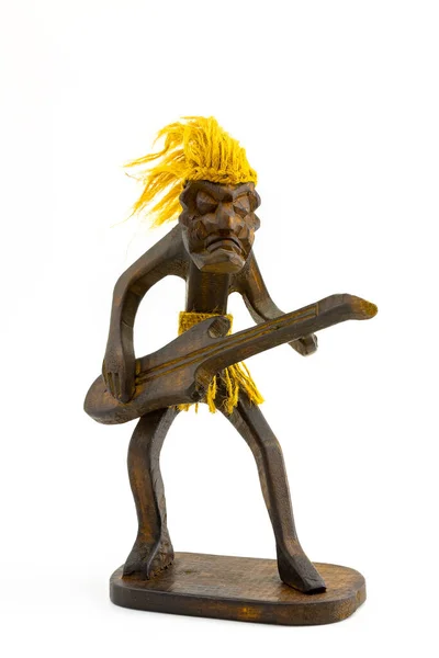 Uma Figura Madeira Guitarrista Com Cabelo Cinto Cânhamo — Fotografia de Stock