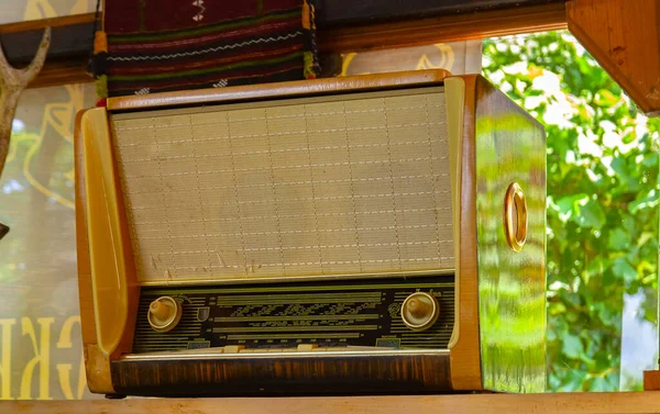 Gammal Lampradio Selektivt Fokus Med Kort Skärpedjup — Stockfoto