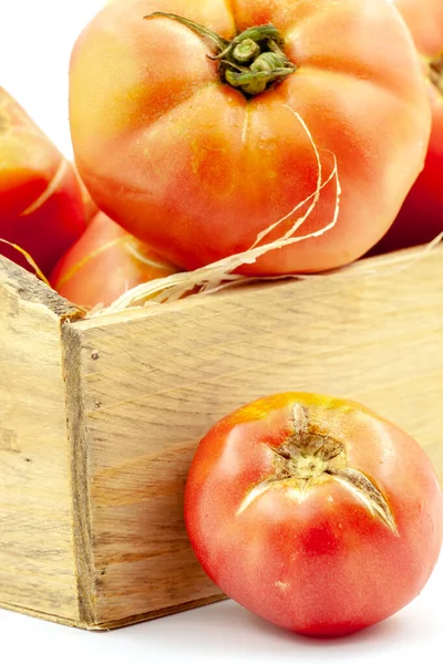 Degustado Variedad Recién Recogida Tomate Rosa Enfoque Selectivo Con Profundidad — Foto de Stock