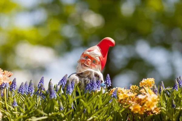 Happy Garden Goblin Rabbit Sunny Day Agains Blurry Background — Stock Photo, Image