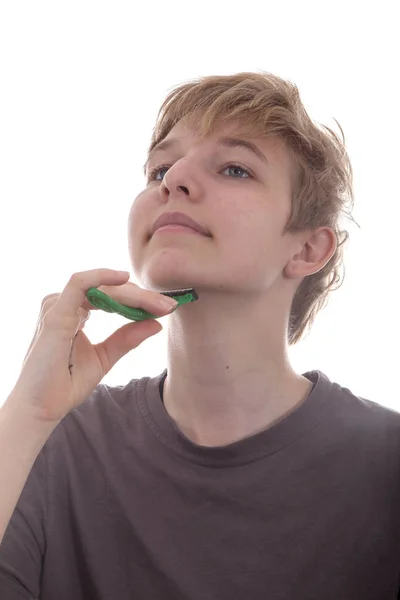 Transseksüel çocuk ilk kez tıraş oluyor. — Stok fotoğraf