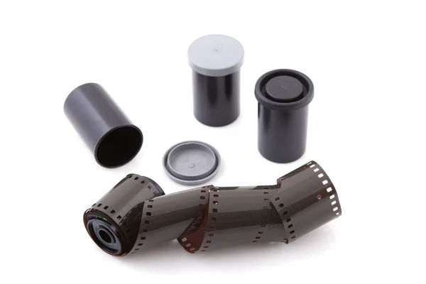 Rotolo di pellicola per fotocamera analogica su sfondo bianco — Foto Stock