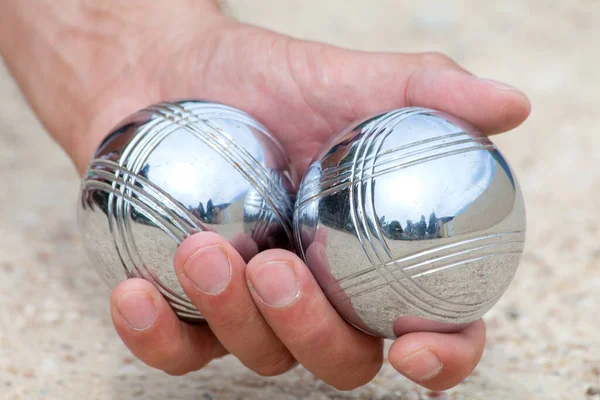 Χέρι Κρατά Δύο Μπάλες Bocca Για Παίξει Jeu Boule Ένα — Φωτογραφία Αρχείου