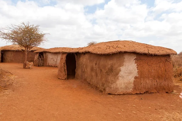 Traditionelles Typisches Massai Mara Haus Kenia lizenzfreie Stockfotos