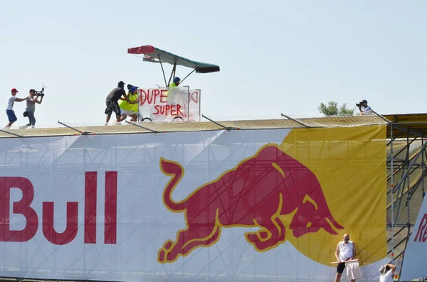 BELGRADE, SÉRVIA - JUN 30, 2019: Red Bull Flugtag. Dia de voo em — Fotografia de Stock