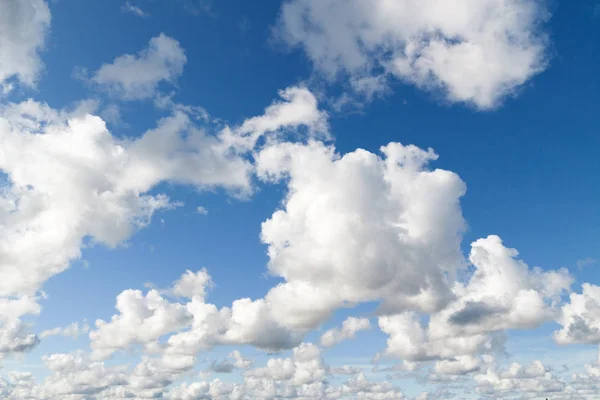 Облака в небе — стоковое фото