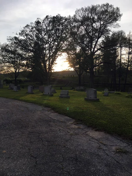Vista Panorámica Puesta Del Sol Sobre Cementerio Vacío —  Fotos de Stock