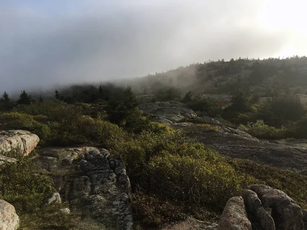 蓝天和丘陵的风景 — 图库照片