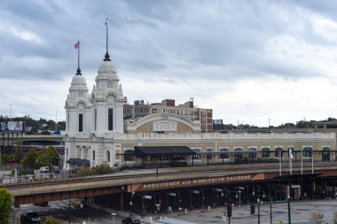Worcester, Ma / Usa - 23 Ekim 2017: Union Station / Worcester - Providence Demiryolu. Şu anda yapım aşamasında olan Woosox Küçükler Ligi Beyzbol Stadyumu 'nun yeni evinin yakınlarında..