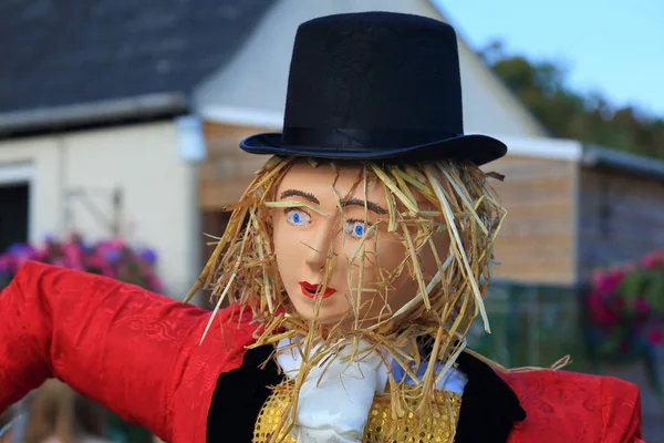 Musbury, İngiltere - 14th Temmuz 2018:. 14 ve 15 Temmuz hafta sonu saman dolu sevimli hayaletler Doğu Devon Musbury köyde bir korkuluk Festivali sırasında sokaklarında çevresinde sahnelenen.