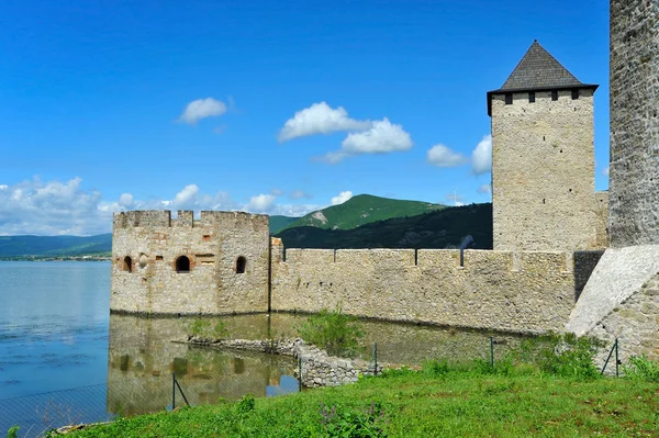 Régi Középkori Erődítmény Golubac Szerbiában — Stock Fotó