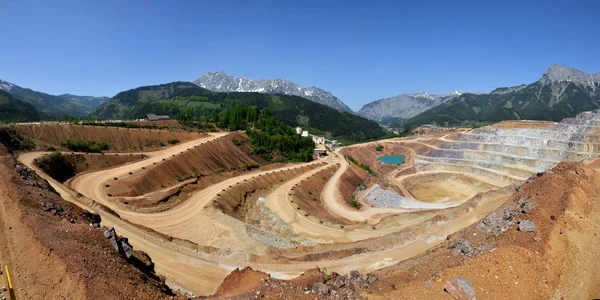 Widok Lotu Ptaka Górnictwa Odkrywkowego Kamieniołomu Alpy Austriackie — Zdjęcie stockowe