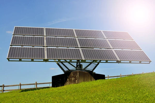 Solar Panels Producing Electricity Green Energy Concept — Stock Photo, Image