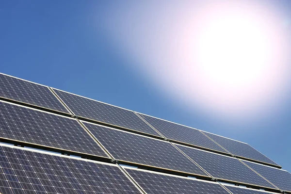 太阳能电池板发电 可再生能源概念 — 图库照片