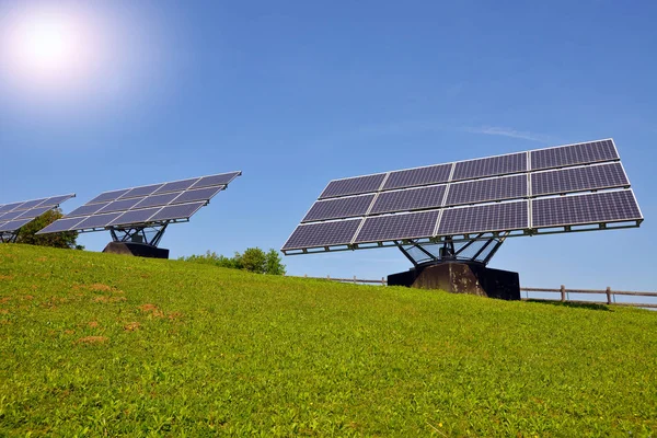Panele Słoneczne Produkcji Energii Elektrycznej Koncepcja Energii Odnawialnej — Zdjęcie stockowe
