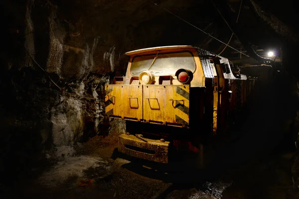 Trem Serviço Dentro Pedreira Mineração Profundamente Acima Dos Alpes Europa — Fotografia de Stock