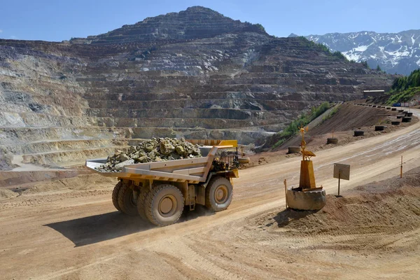 Vista Aerea Della Cava Mineraria Cielo Aperto Con Camion Carico — Foto Stock