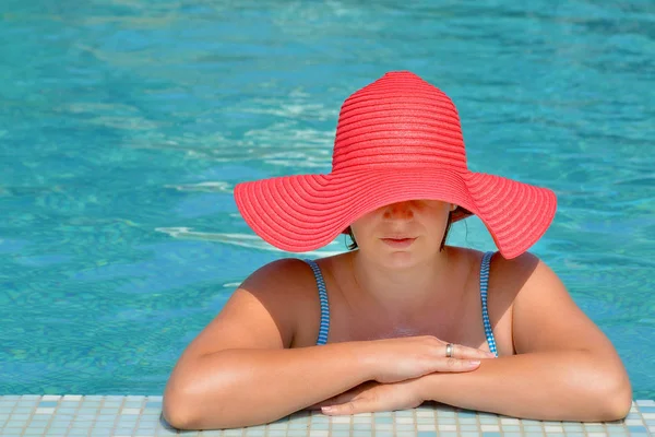 Véritable Beauté Féminine Relaxante Dans Piscine Concept Vacances Été — Photo