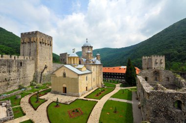 Manasija'daki Sırp ortaçağ ortodoks manastırı