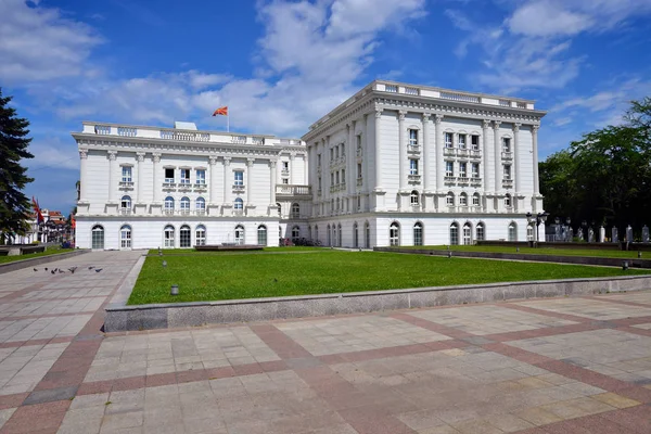 Budynek rządowy w Skopje, Macedonia Północna — Zdjęcie stockowe