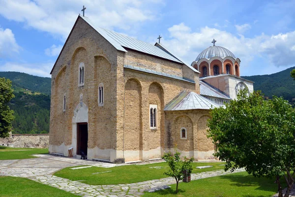 Сербский средневековый православный монастырь Студеница — стоковое фото