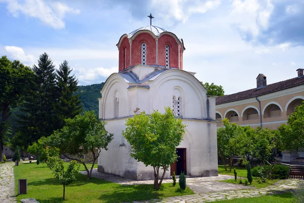 Serbiska medeltida ortodoxa klostret Studenica, Serbien — Stockfoto
