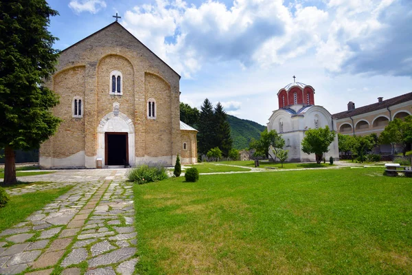 Serbiska medeltida ortodoxa klostret Studenica, Serbien — Stockfoto